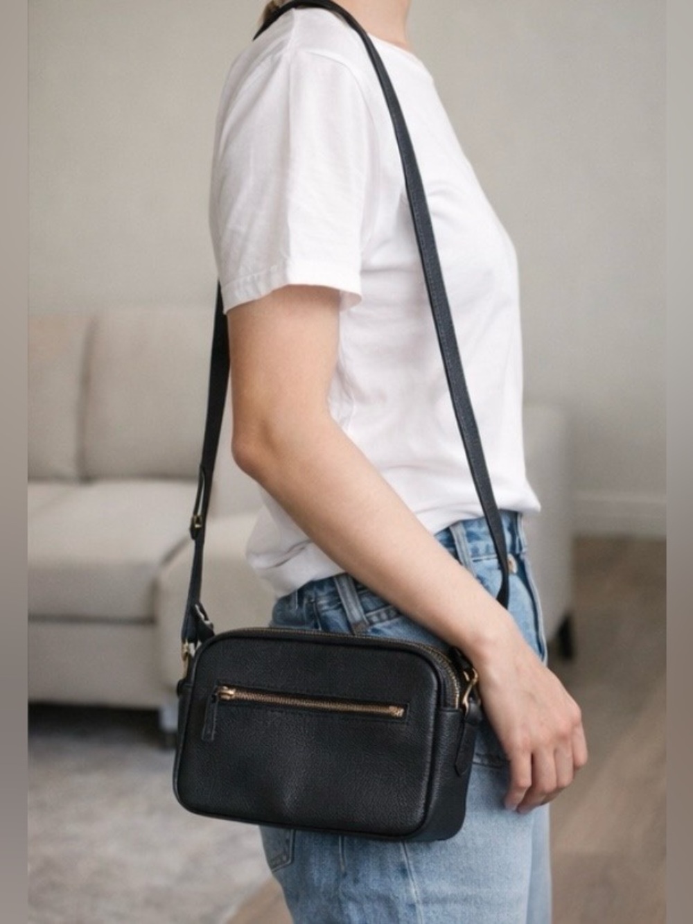 Universal Thread Black Leather Crossbody Bag Small Minimalist Zip Pocket GUC